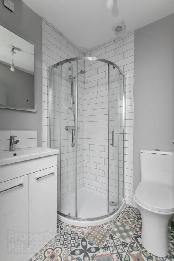 Central Belfast Modern Apartment Great Location Free Parking エクステリア 写真